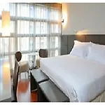 Hotel Reina Petronila 5*