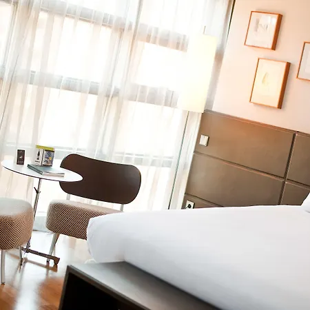 Ξενοδοχείο Reina Petronila 5*