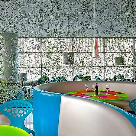 Reina Petronila Hotel 5*