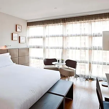 Hotel Reina Petronila 5*
