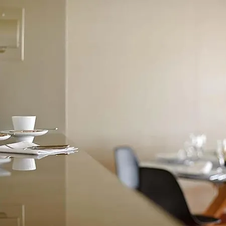 Reina Petronila Hotel