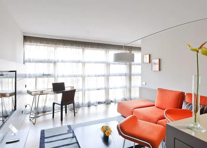 Hotell Reina Petronila 5*