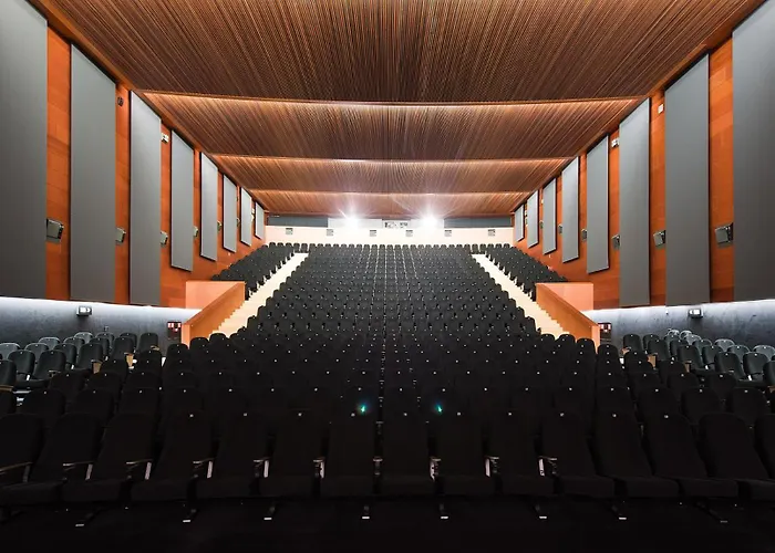 Hotell Reina Petronila 5*