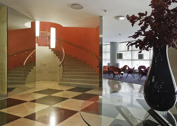 Reina Petronila Hotel 5*