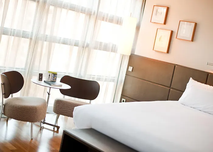 Hotell Reina Petronila 5*