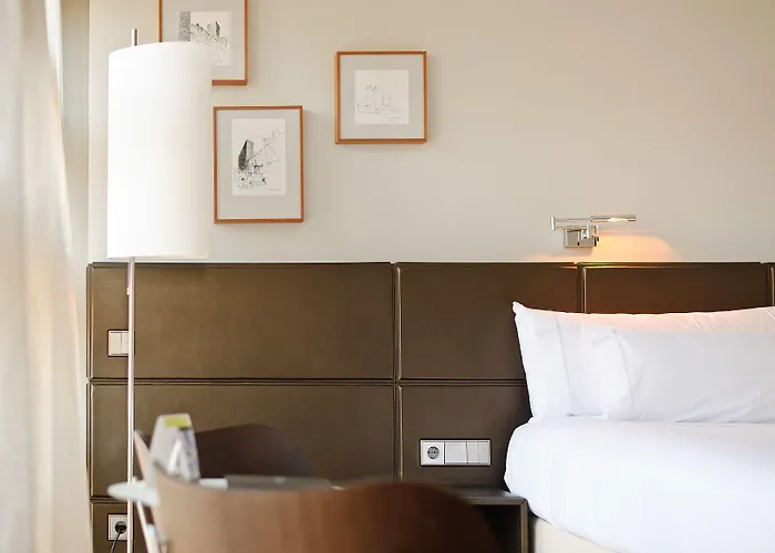 Reina Petronila Hotel 5*