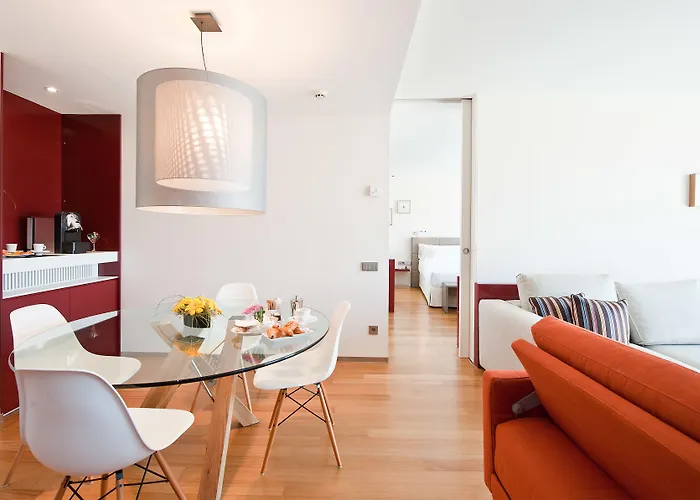 Reina Petronila Hotell