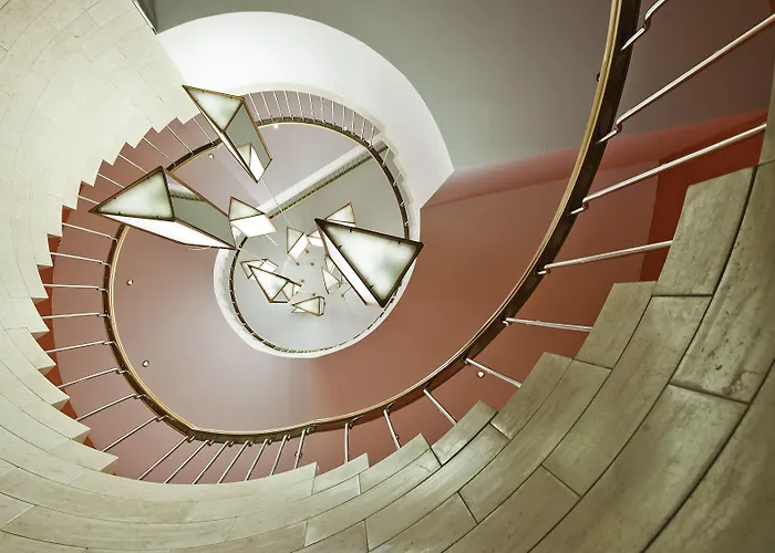 Reina Petronila Hotell