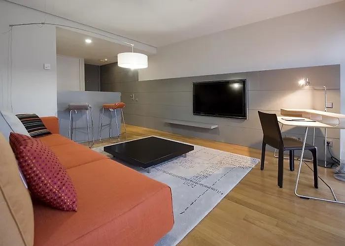 Hotell Reina Petronila 5*