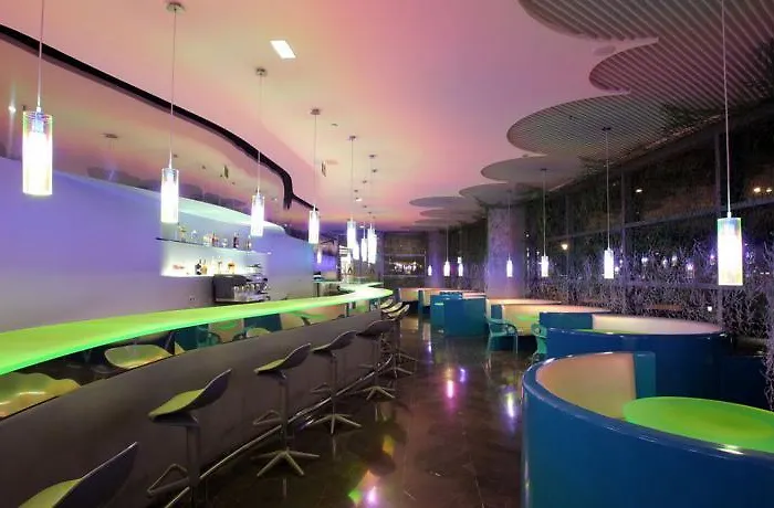 Hotel Reina Petronila 5*