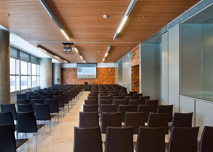 מלון Reina Petronila סרגוסה